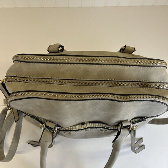 Gray Faux Leather Triple Compartment Fringe Purse. Removable Shoulder Strap - Picture 7 of 12